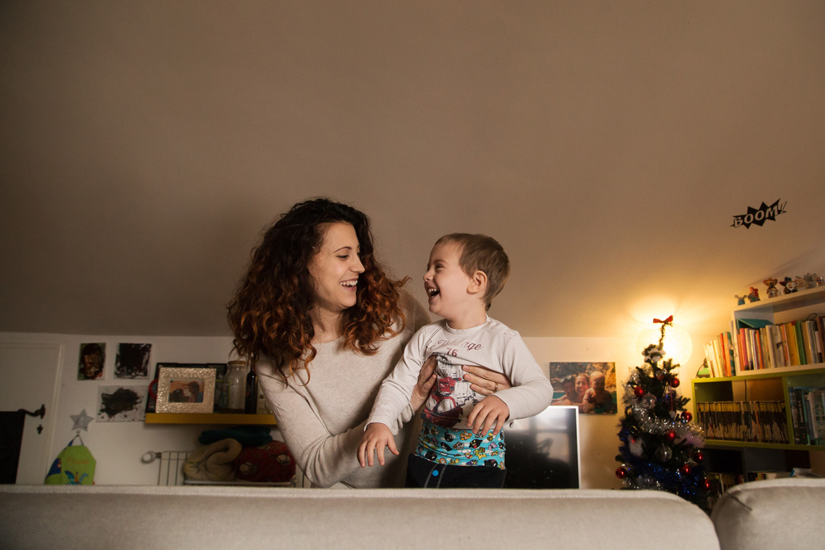 mamma si diverte con il bimbo