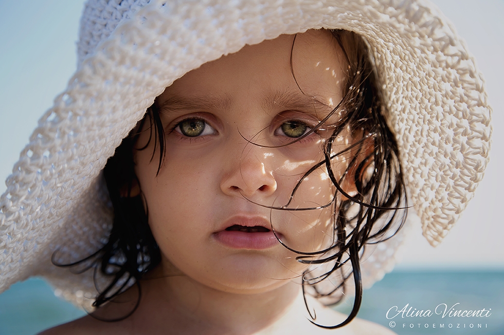 bambina al mare