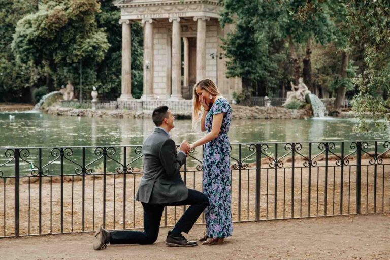 Alina Foto Emozioni – Fotografia di famiglia, coppie e nascite a Roma con uno stile autentico e documentaristico. Scatti emozionali che catturano momenti unici, dalle proposte di matrimonio ai reportage di nascita. Servizi fotografici intimi per preservare ricordi veri e raccontare storie attraverso immagini naturali e spontanee. Specializzata in ritratti senza pose forzate, emozioni genuine e connessioni autentiche. Scopri il portfolio con immagini di famiglie, matrimoni e progetti personali, realizzati con passione e sensibilità. Fotografa professionista a Roma dedicata a creare ricordi senza tempo.