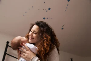 Alina Foto Emozioni – Fotografia di famiglia, coppie e nascite a Roma con uno stile autentico e documentaristico. Scatti emozionali che catturano momenti unici, dalle proposte di matrimonio ai reportage di nascita. Servizi fotografici intimi per preservare ricordi veri e raccontare storie attraverso immagini naturali e spontanee. Specializzata in ritratti senza pose forzate, emozioni genuine e connessioni autentiche. Scopri il portfolio con immagini di famiglie, matrimoni e progetti personali, realizzati con passione e sensibilità. Fotografa professionista a Roma dedicata a creare ricordi senza tempo.