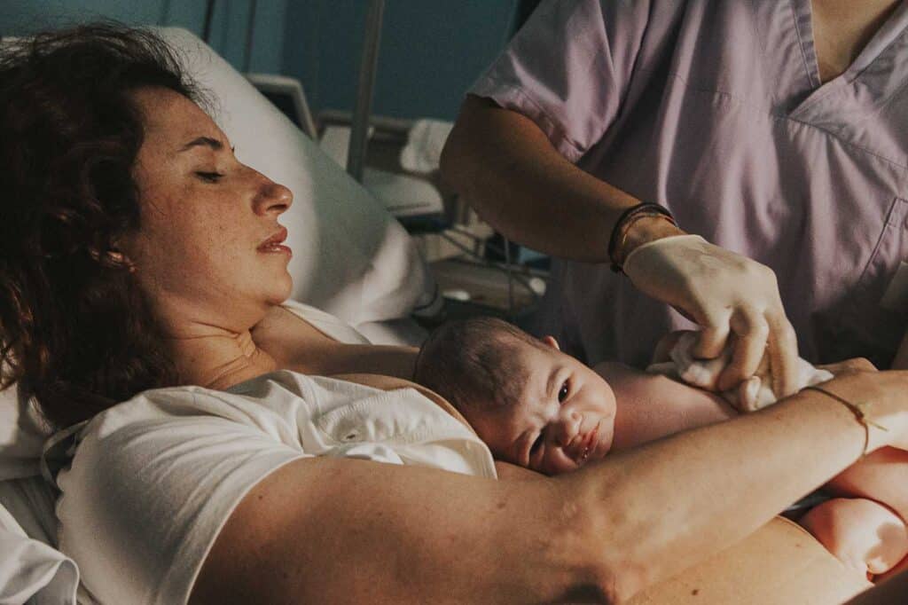 Come fotografa di nascita Roma attraverso le foto di parto vorrei dare voce a quelle emozioni più complesse, difficili da nominare, che accompagnano ogni parto in modo unico e personale.
